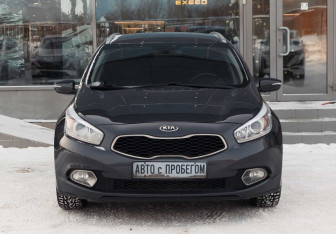 Подержанный автомобиль Kia Ceed Wagon 2013 года (2 фото)
