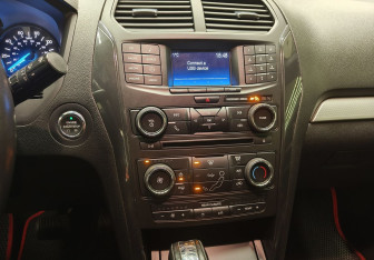 Подержанный автомобиль Ford Explorer 2017 года (12 фото)