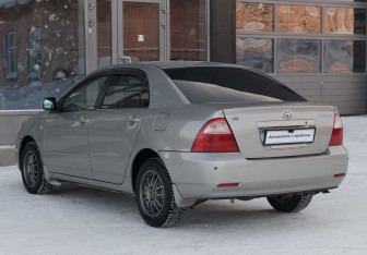 Подержанный автомобиль Toyota Corolla Sedan 2004 года (7 фото)