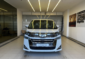 Подержанный автомобиль Toyota Vellfire 2019 года (3 фото)