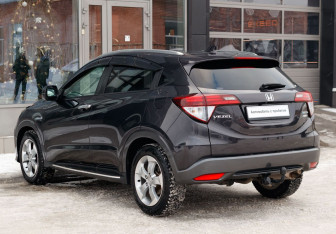 Подержанный автомобиль Honda Vezel 2013 года (7 фото)