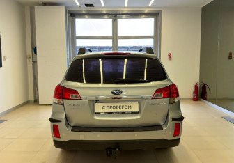 Подержанный автомобиль Subaru Outback Wagon 2013 года (6 фото)
