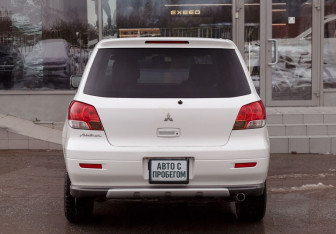Подержанный автомобиль Mitsubishi Airtrek 2002 года (6 фото)