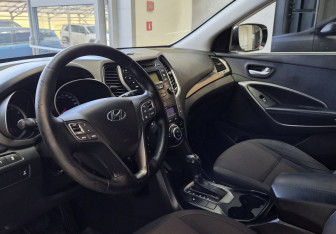 Подержанный автомобиль Hyundai Santa Fe 2012 года (7 фото)
