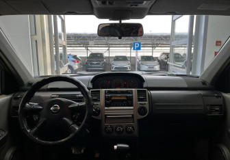 Подержанный автомобиль Nissan X-Trail 2006 года (10 фото)