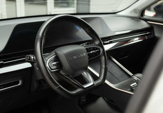 Подержанный автомобиль Omoda C5 2023 года (11 фото)