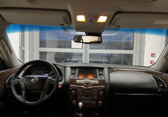 Подержанный автомобиль Nissan Patrol 2011 года (11 фото)