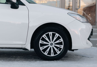 Подержанный автомобиль Toyota Corolla Sedan 2015 года (9 фото)