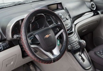 Подержанный автомобиль Chevrolet Orlando 2012 года (11 фото)