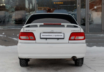 Подержанный автомобиль Toyota Carina Sedan 2001 года (6 фото)