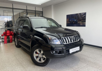 Подержанный автомобиль Toyota Land Cruiser Prado 2006 года (3 фото)