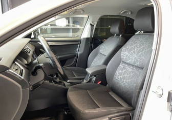 Подержанный автомобиль Skoda Octavia Liftback 2018 года (10 фото)