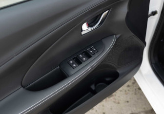 Подержанный автомобиль Changan Alsvin 2023 года (15 фото)