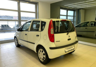 Подержанный автомобиль Mitsubishi Colt Hatchback 2007 года (6 фото)