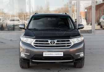 Подержанный автомобиль Toyota Highlander 2011 года (2 фото)