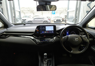 Подержанный автомобиль Toyota C-HR 2018 года (8 фото)