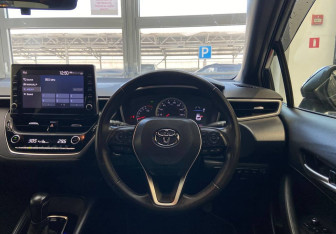 Подержанный автомобиль Toyota Corolla Hatchback 2020 года (11 фото)