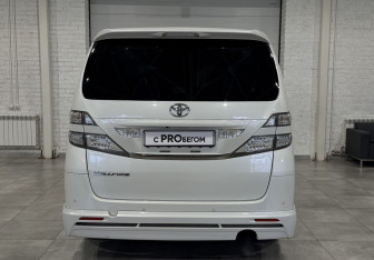 Подержанный автомобиль Toyota Vellfire 2008 года (6 фото)