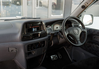 Подержанный автомобиль Daihatsu Delta Wagon Compactvan 2001 года (10 фото)