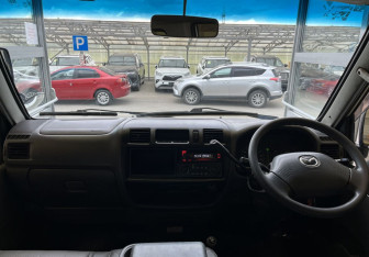 Подержанный автомобиль Mazda Bongo 2013 года (8 фото)