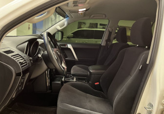 Подержанный автомобиль Toyota Land Cruiser Prado 2016 года (13 фото)