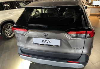 Новый Toyota RAV4 2025 (5 фото)