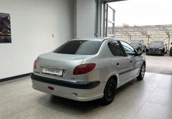 Подержанный автомобиль Peugeot 206 Hatchback 2008 года (4 фото)