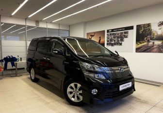 Подержанный автомобиль Toyota Vellfire 2012 года (3 фото)