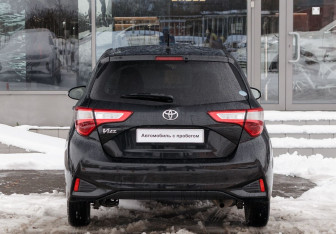 Подержанный автомобиль Toyota Vitz 2019 года (6 фото)