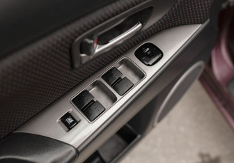 Подержанный автомобиль Mazda 3 Sedan 2007 года (16 фото)