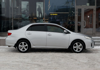 Подержанный автомобиль Toyota Corolla Sedan 2013 года (4 фото)