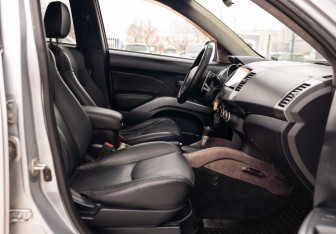 Подержанный автомобиль Mitsubishi Outlander 2008 года (19 фото)
