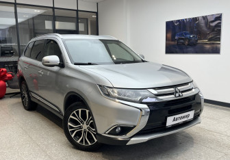 Подержанный автомобиль Mitsubishi Outlander 2018 года (3 фото)