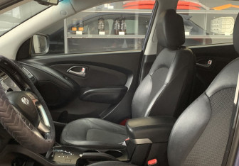 Подержанный автомобиль Hyundai ix35 2011 года (10 фото)