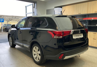Подержанный автомобиль Mitsubishi Outlander 2016 года (8 фото)
