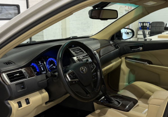 Подержанный автомобиль Toyota Camry Sedan 2017 года (9 фото)