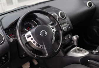 Подержанный автомобиль Nissan Qashqai 2010 года (11 фото)