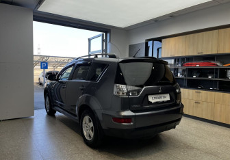 Подержанный автомобиль Mitsubishi Outlander 2012 года (6 фото)