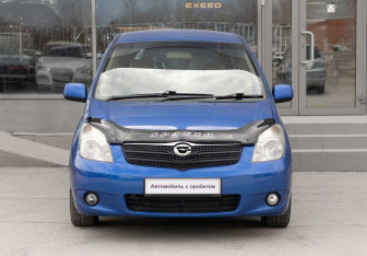 Подержанный автомобиль Toyota Corolla Spacio 2002 года (2 фото)