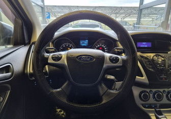 Подержанный автомобиль Ford Focus Sedan 2011 года (9 фото)
