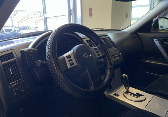 Подержанный автомобиль Infiniti FX 2003 года (7 фото)