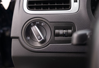 Подержанный автомобиль Volkswagen Polo Sedan 2017 года (17 фото)