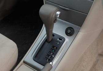 Подержанный автомобиль Toyota Corolla Sedan 2004 года (14 фото)