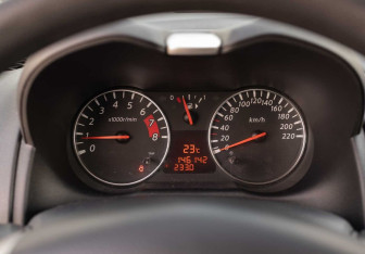 Подержанный автомобиль Nissan Note 2012 года (13 фото)