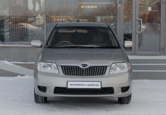 Подержанный автомобиль Toyota Corolla Sedan 2004 года (2 фото)