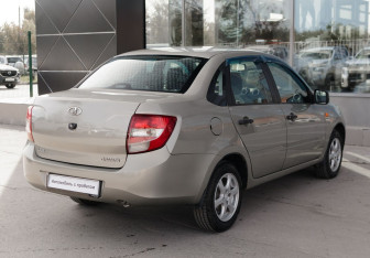 Подержанный автомобиль LADA (ВАЗ) Granta Sedan 2012 года (5 фото)
