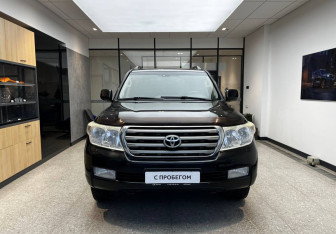 Подержанный автомобиль Toyota Land Cruiser Suv 2008 года (3 фото)