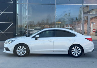 Подержанный автомобиль Subaru Legacy Sedan 2018 года (8 фото)