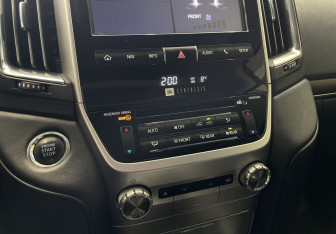 Подержанный автомобиль Toyota Land Cruiser Suv 2018 года (18 фото)