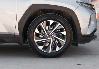 Подержанный автомобиль Hyundai Tucson 2023 года (9 фото)